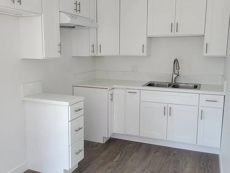 1518 N Bush St — Photo 2