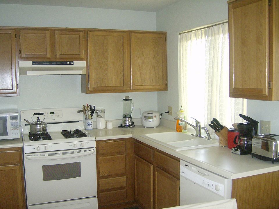 Light, Bright Eat-in Kitchen