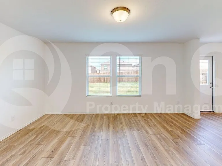 882 Breakwater Dr — Photo 5