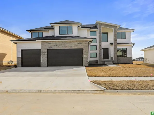 5713 N 198th St, Elkhorn, NE 68022