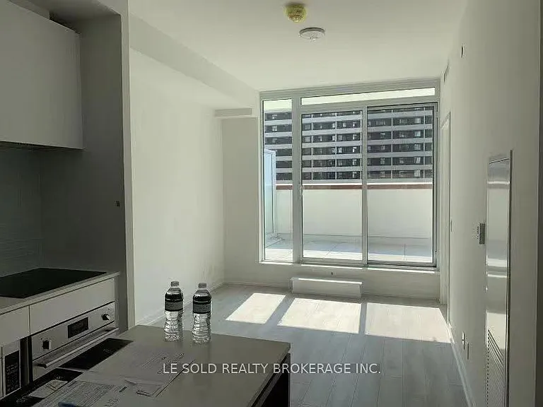 33 Helendale Ave #617 — Photo 15