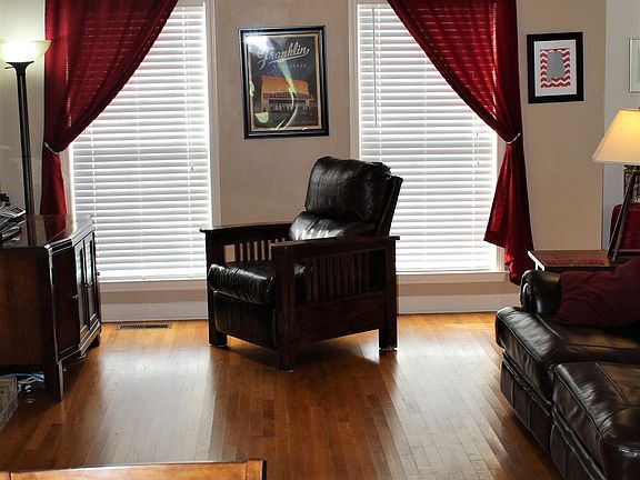4th image of 109 Newport Meadows Cir