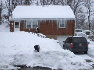 704 Wimbledon Dr, Pittsburgh, PA 15239