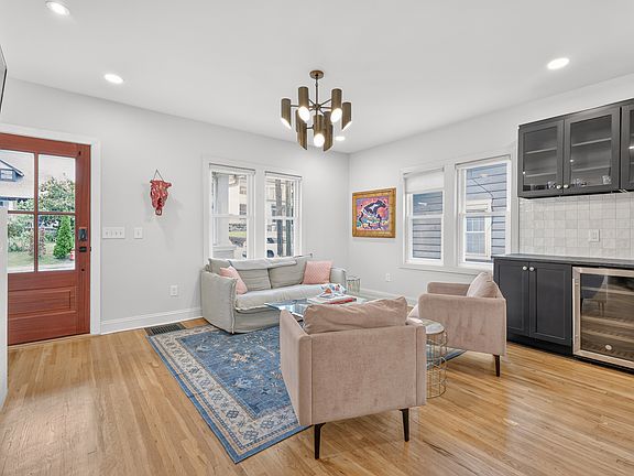 3rd image of 2127 Blair Blvd
