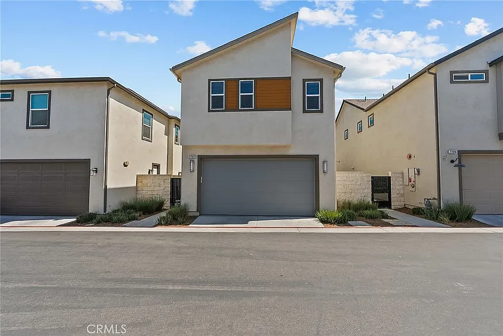 3 bed, 1736 sqft, $4,199 — Photo 2