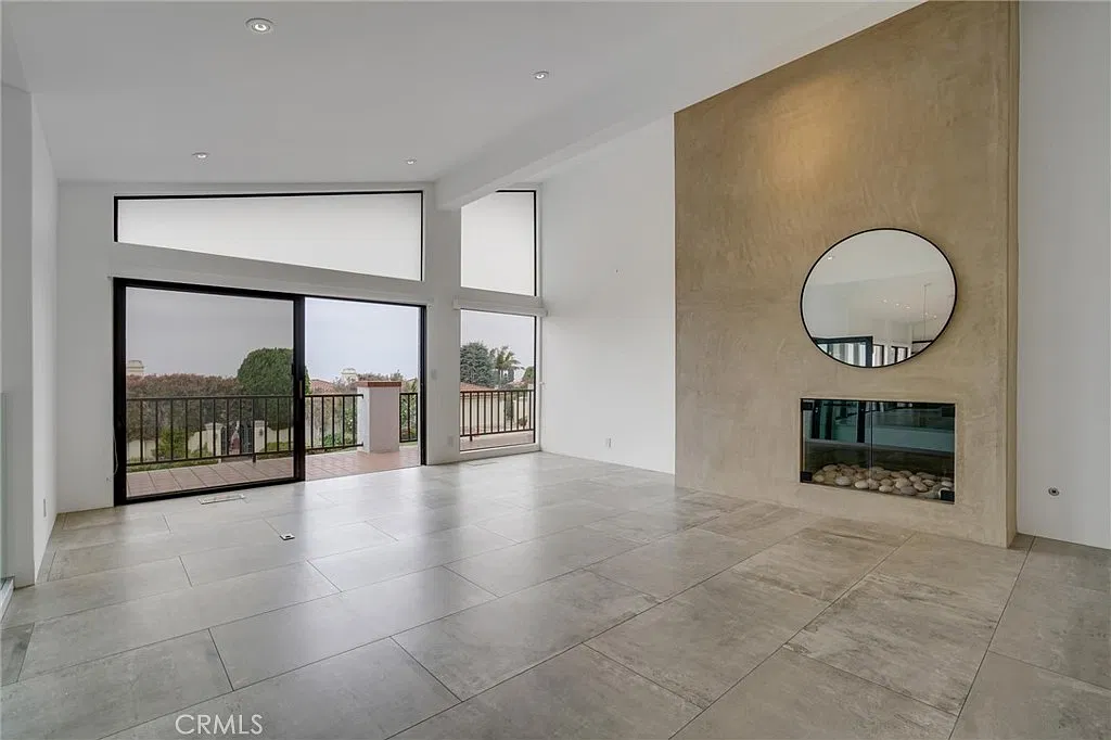 5 bed, 4643 sqft, $12,500 — Photo 3