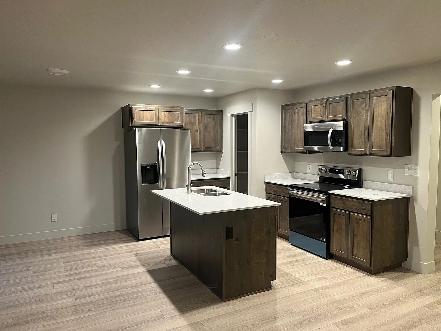 3 bed, 2.5 bath, 2227 sqft, $1,795 — Photo 2