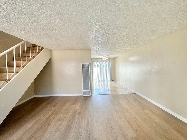 Huntington Clay Apartments — Photo 19