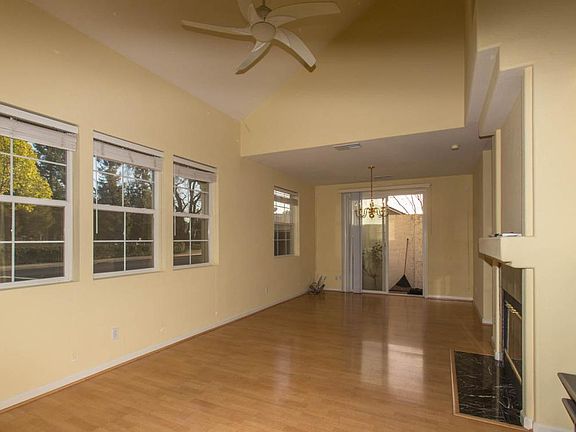 Lving room viewing from entrance