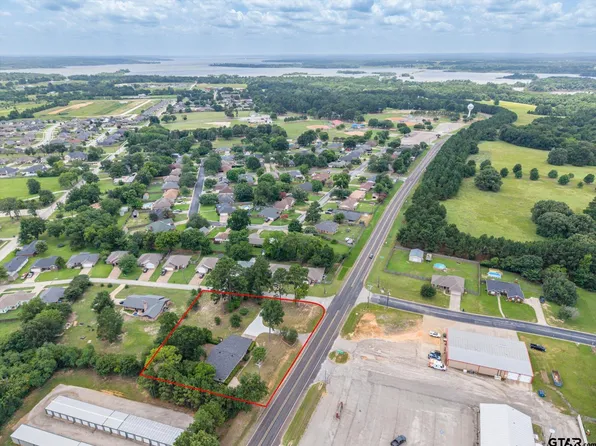 501 S Broad St, Chandler, TX 75758
