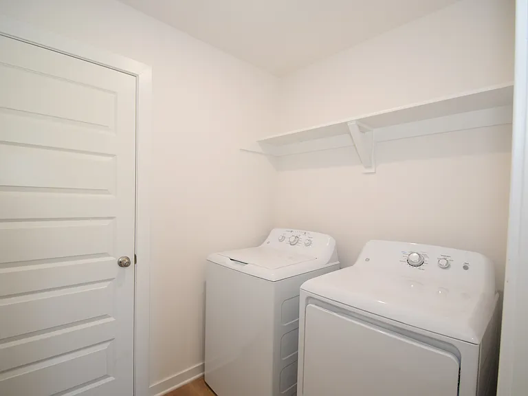 577 Nevada St — Photo 11