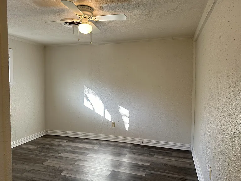 5520 Greenlee St — Photo 16