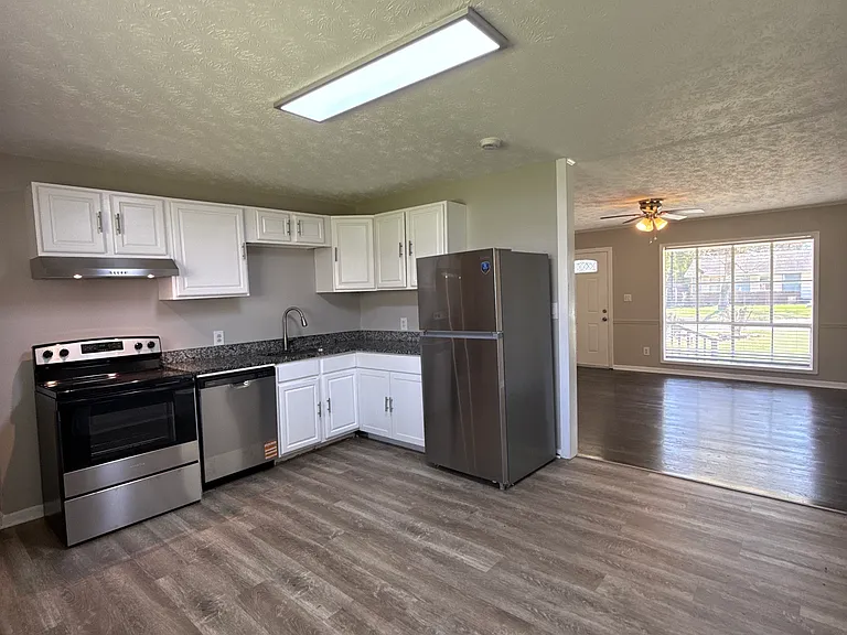 850 King Rd — Photo 3