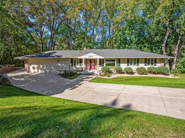 14844 Lloyds Dr, Minnetonka, MN 55345
