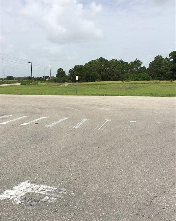 2nd image of 2558 Meadow Rd