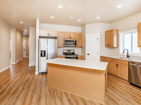 6614 68th Ave S, Horace, ND 58047