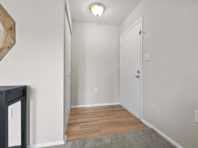 Runaway Bay Apartments — Photo 23