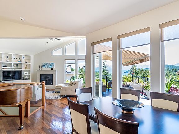 2nd image of 830 Bayview Heights Rd