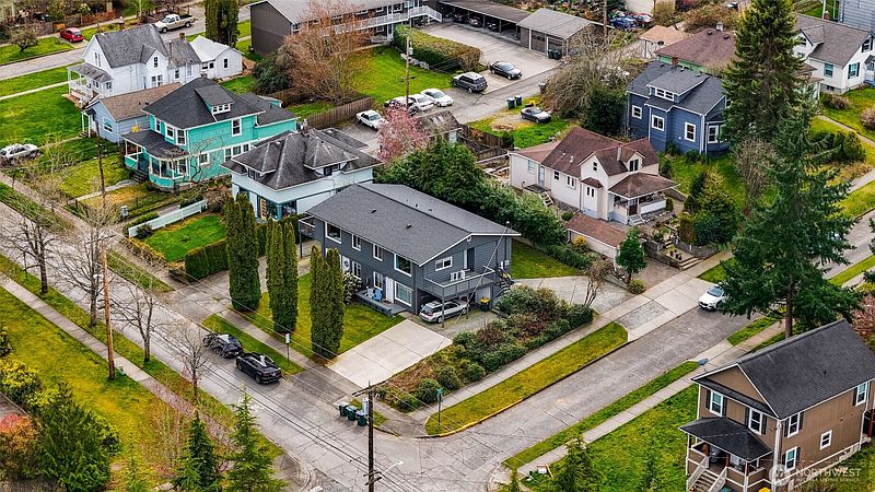 4th image of 800 E Maple Street