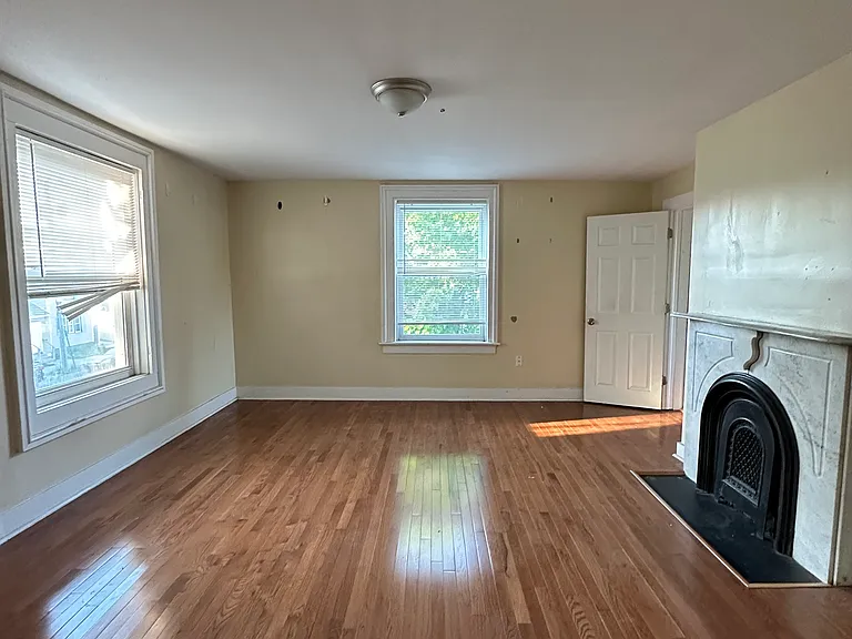 133 Hobart St #2B — Photo 2