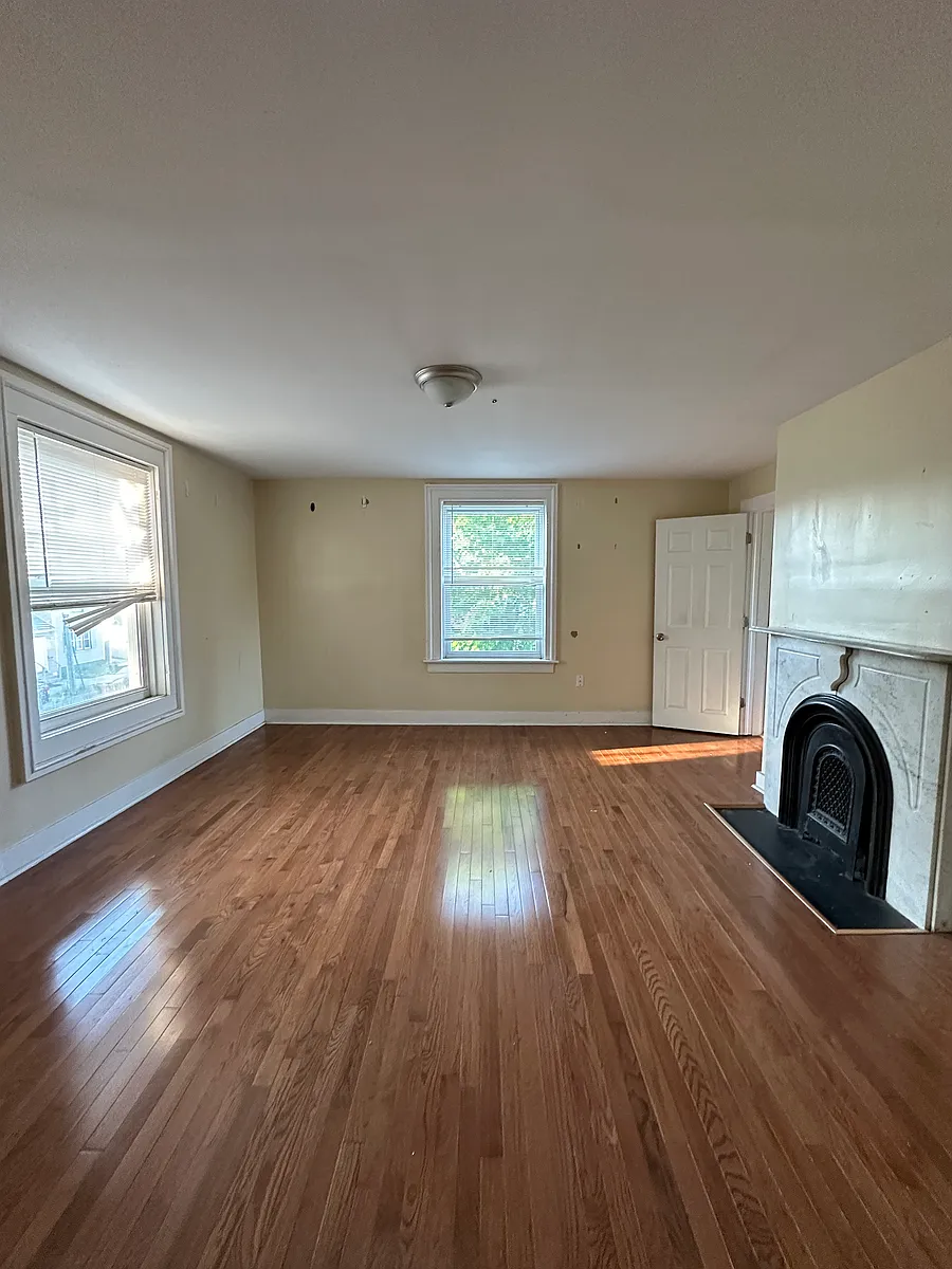 Building Photo - 133 Hobart St #2B