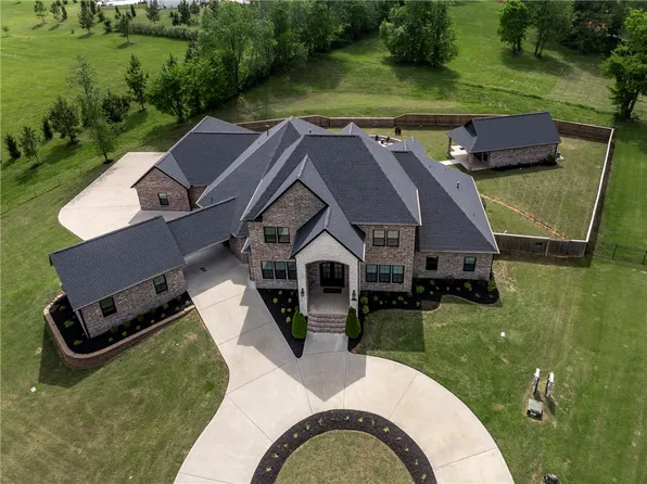 5104 S Haxton Cir, Bentonville, AR 72713