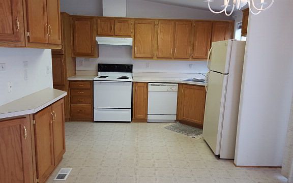5th image of 1660 SE Hickory Ct