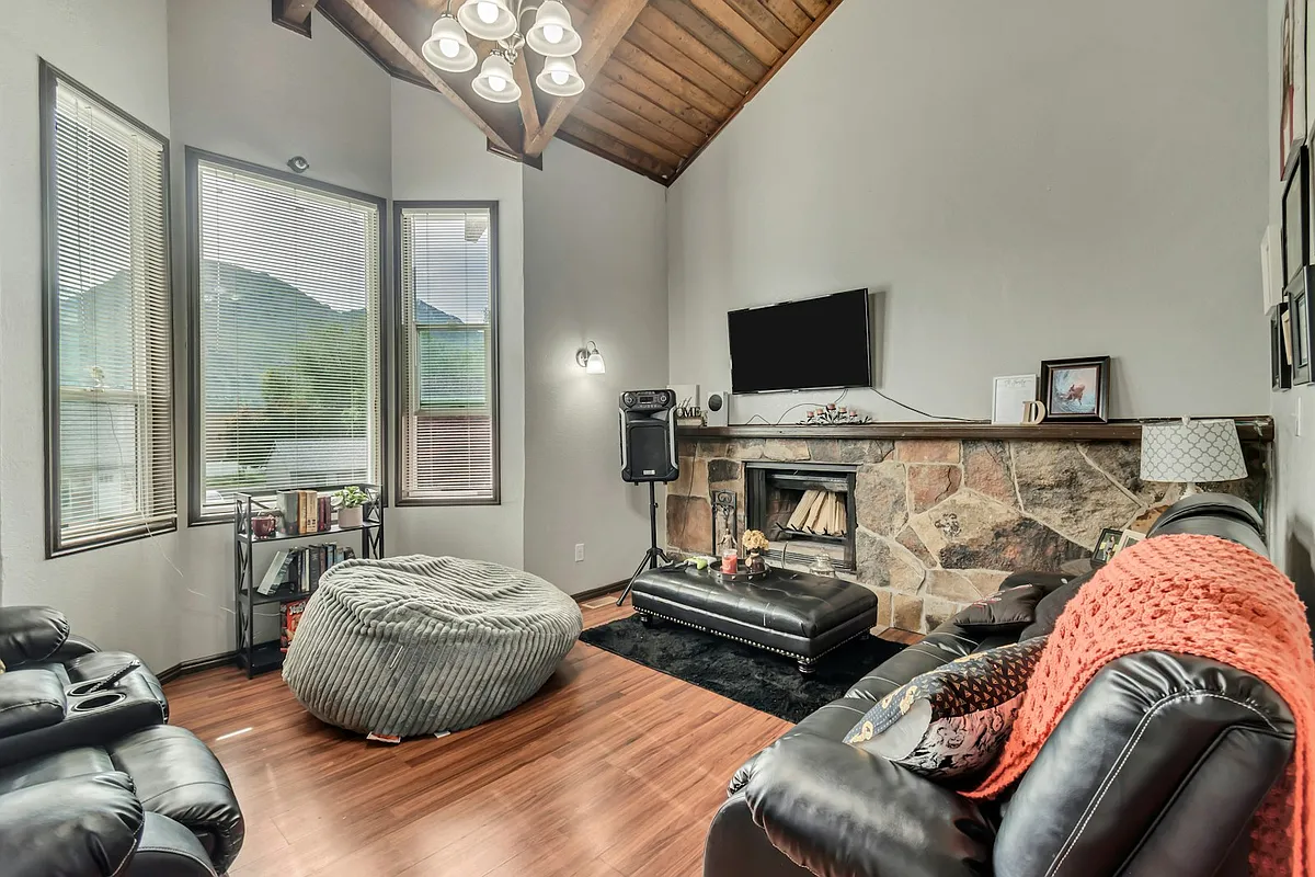 Building Photo - 2015 N 650 W Duplex #1