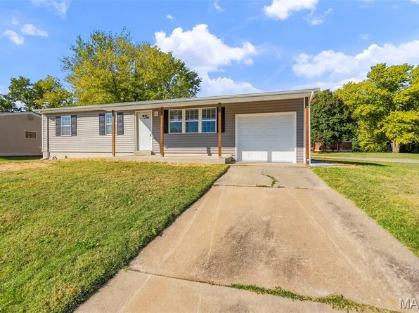 3331 Royal Domain Dr, Saint Charles, MO 63301