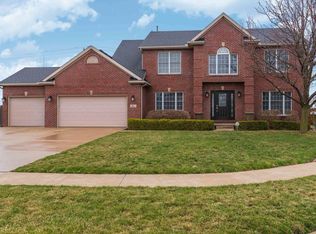 8 Brookline Ct, Bloomington, IL 61705