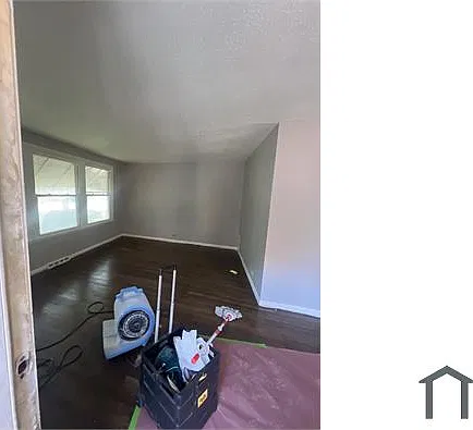 4 bed, $3,000 — Photo 1