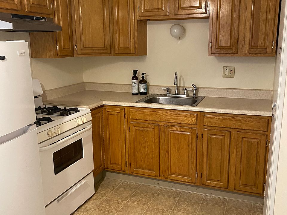 2nd image of 200 Clinton St APT 2