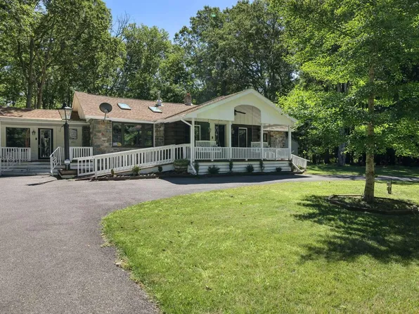 350 Lake Rd, Canadensis, PA 18325