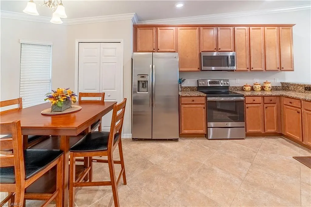 2 bed, 2.0 bath, 1569 sqft, $7,000 — Photo 4