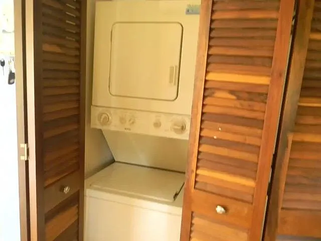 Laundry room w/Washer & Dryer