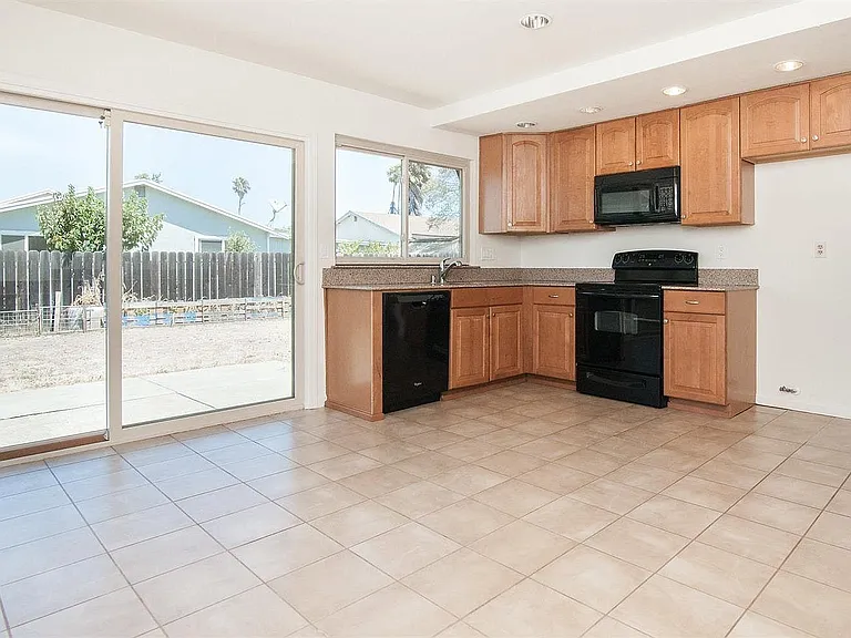 1208 Pheasant Dr — Photo 9