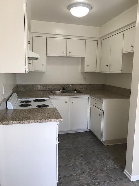 2nd image of 510 S Mariposa Ave APT 207