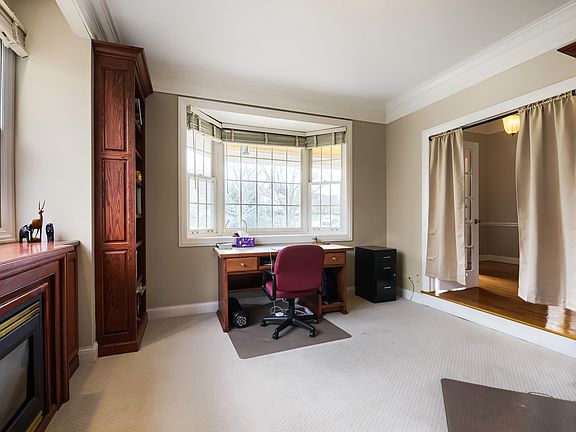5th image of 56 Ridgefield Ln