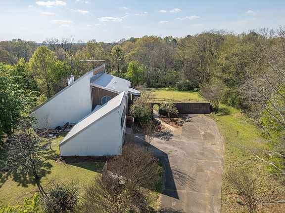 2nd image of 132 Overview Rd