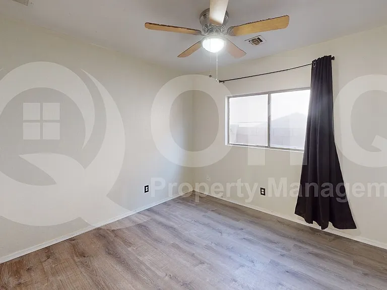 2735 E Liverpool Dr — Photo 13