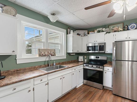 3rd image of 200 4th St