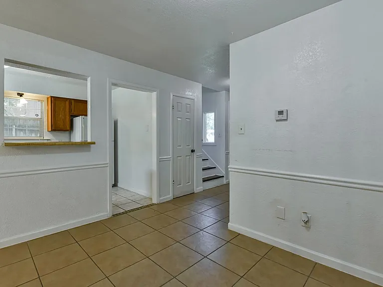 1128 Royal Crest Dr — Photo 15