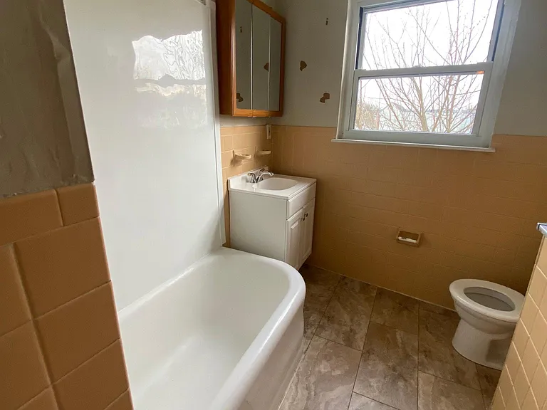 49 N York Rd #2 — Photo 12