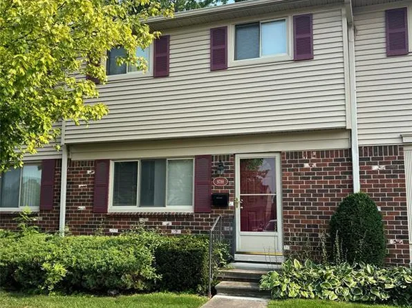 9788 Pine St, Taylor, MI 48180
