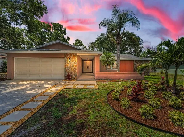 2063 Ridgecrest Dr, Dunedin, FL 34698