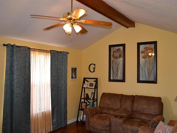 Living Room w/beamed vaulted ceiling