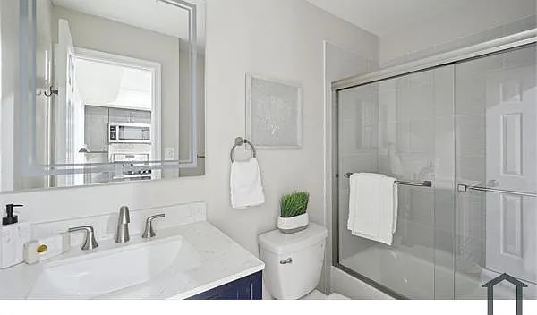 1916 M St NE #4 — Photo 8
