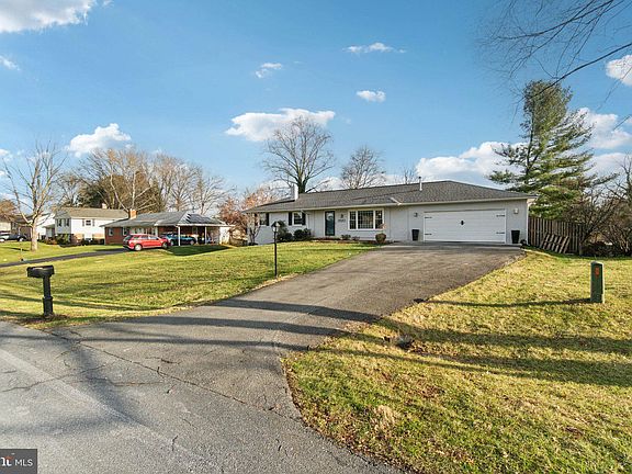 2nd image of 3920 Brooke Meadow Ln