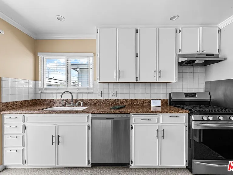 1536 Harvard St #6 — Photo 5