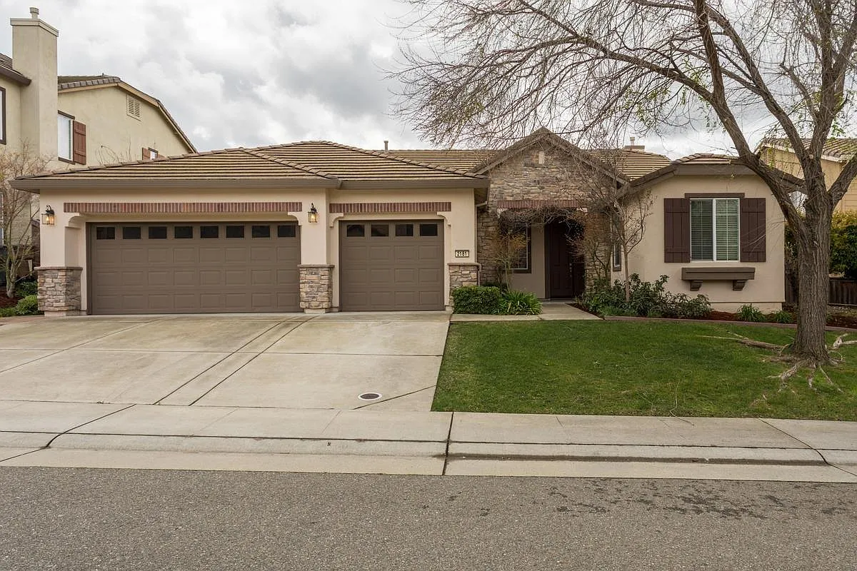 2181 Mount Errigal Ln photo 1